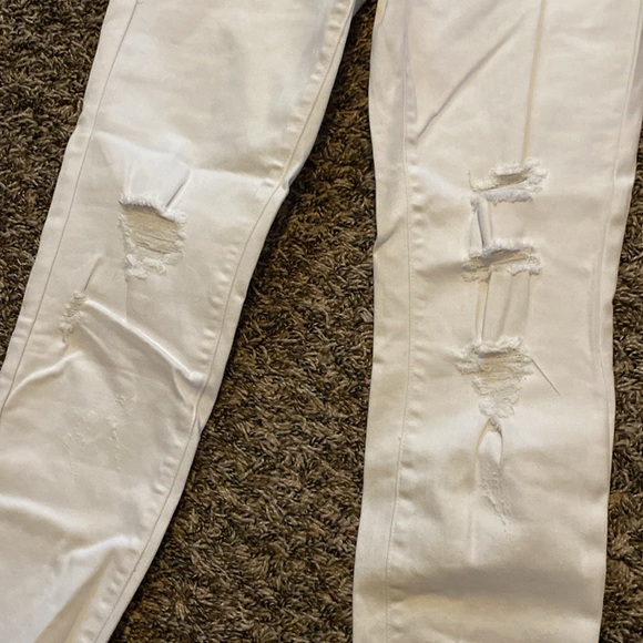 NWT white distressed Kancan jeans - Picture 3 of 8
